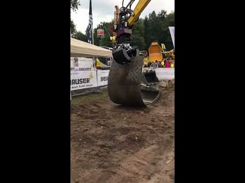 Bruchtest mit einem Bagger