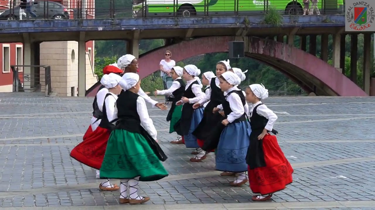 EUSKO DANTZA. Gure Txikiak ikasturte amaieran. Basauri, 2023-06-10.