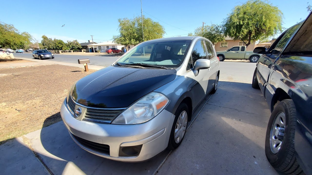 2007 al 2012 nissan versa 1.8 como cambiar soportes de trasmisión y de motor de avajo