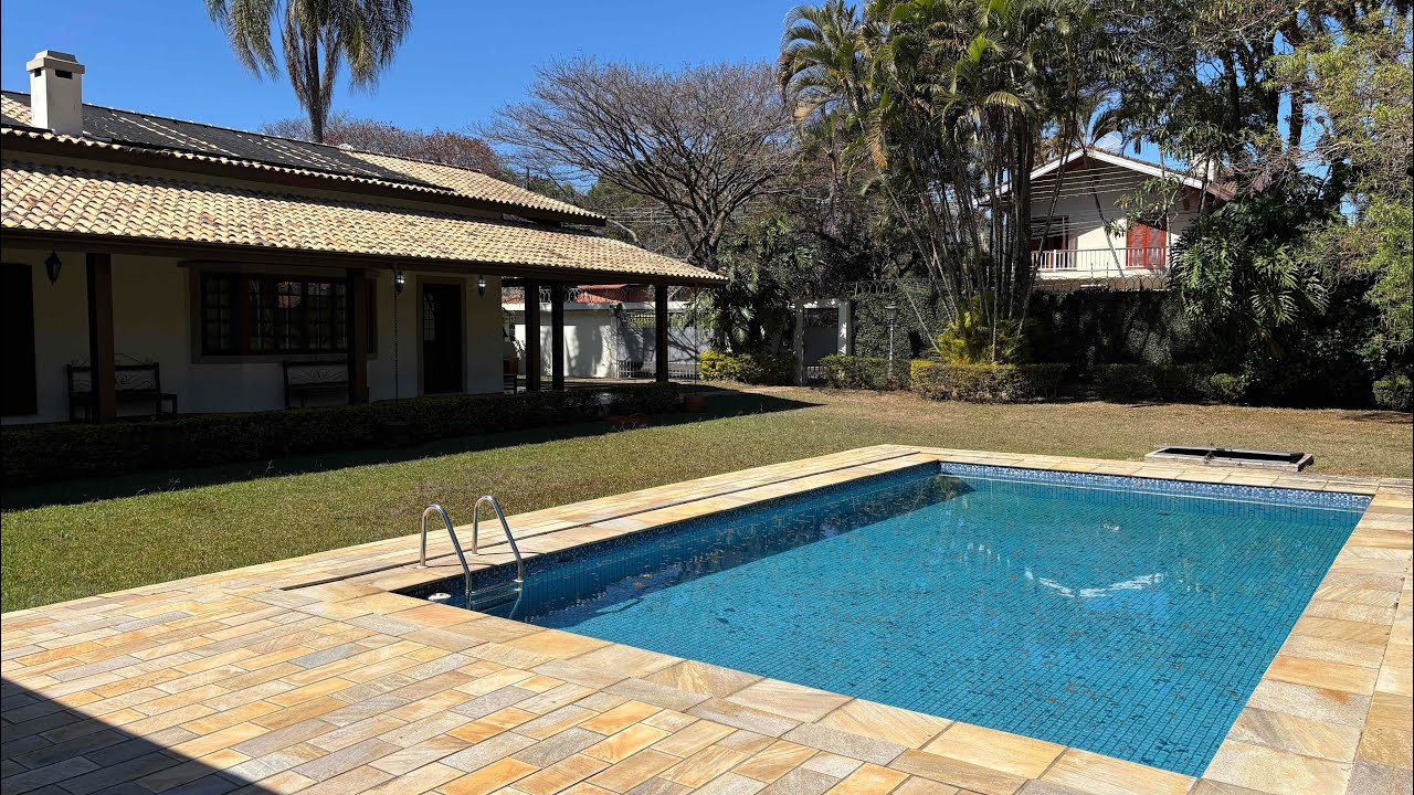 Casa de Campo Lindíssima em Bairro Nobre de Atibaia - 6 suítes, piscina, terreno 1.300m² casa 424m² 