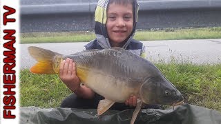 Как ребёнок больших карпов ловит (Карпфишинг)