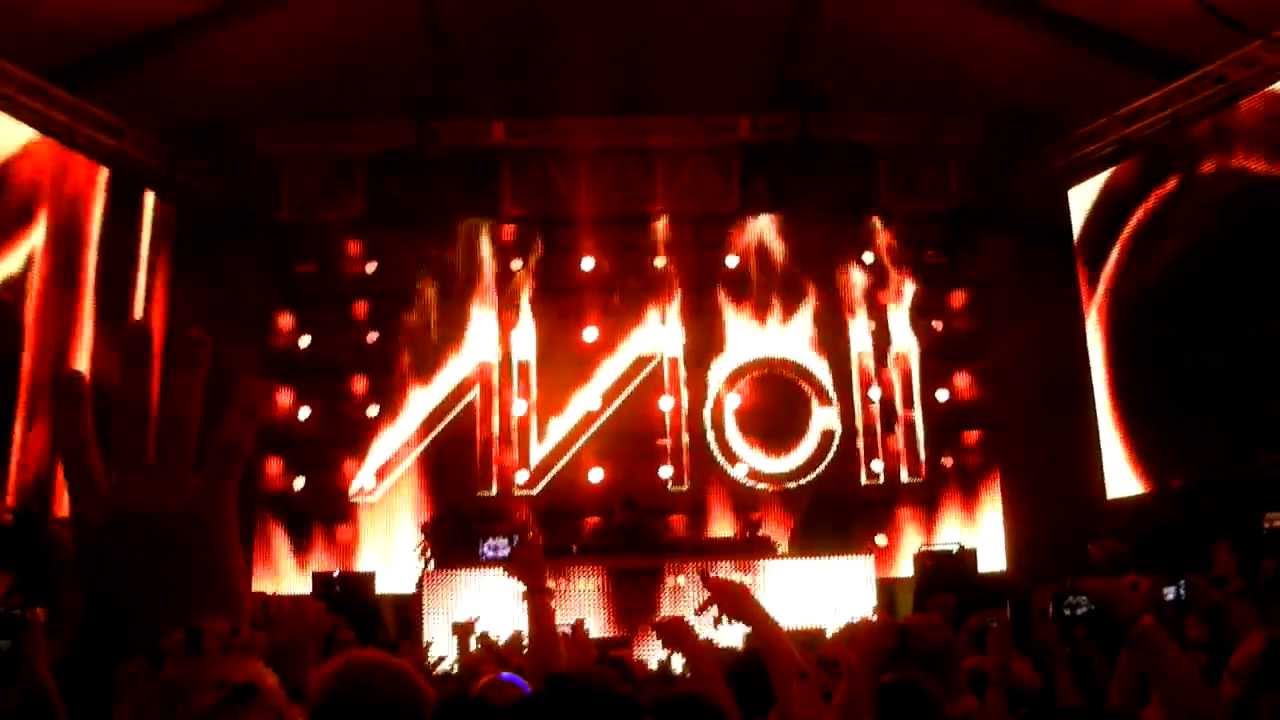 AVICII intro - Tujamo & Plastik Funk- Who | Beyond Wonderland Bay Area 2012