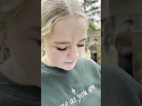 Little Axe Middle School leave letters, flowers for families of OKC bombing victims