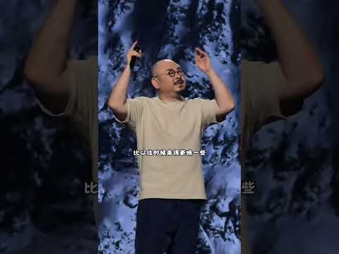 刀郎武汉演唱会 前排高清C位视觉效果 高清版《2002年的第一场雪》，这首歌被称为刀郎老师演唱会的分别歌，每当这首歌曲响起的时刻，就是所有刀迷和刀郎老师分开的时候了…… 在这个视频3分21秒的时候，