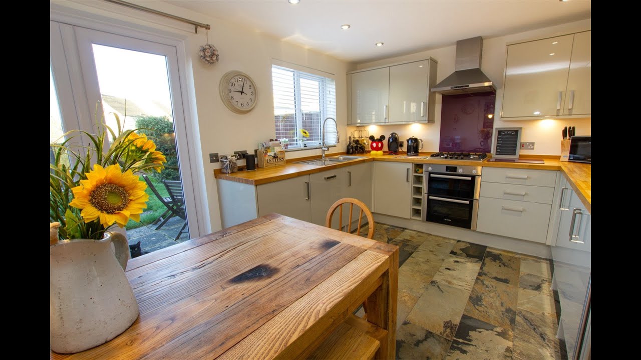 FOR SALE Fabulous 3bedroom home in Deer Park, Witney YouTube