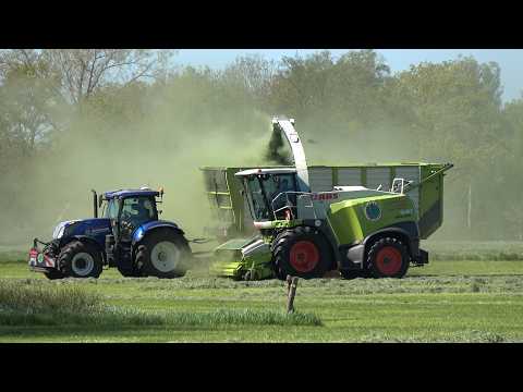 Loonbedrijf Grefelman aan het gras hakselen met een Claas Jaguar 940 en New Holland trekkers (2026)
