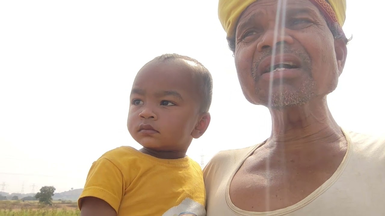 राई गिद्धनियाँ गोदा बिछाए। नाती को चुप कराने का पुरखौती तरीका गाने के साथ।