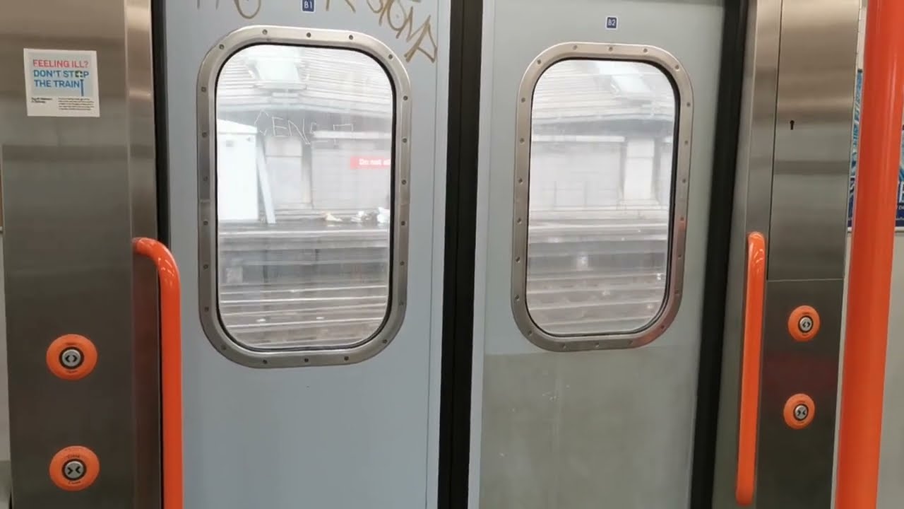 Waterloo to Vauxhall | South Western Railway Class 455 | 16/01/2022