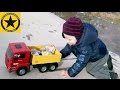 BRUDER Trucks MAN Gelenkradlader Mercedes UNIMOG played by Jack (15 months)