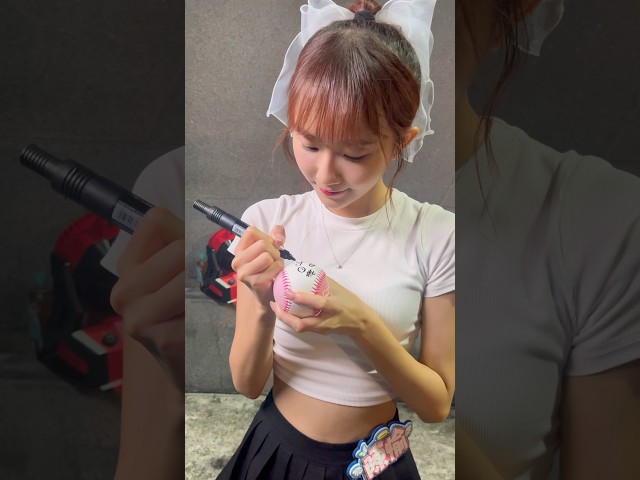 去年幸運在天母客場給#陳愉 簽到簽名球~ #富邦angels #富邦悍將啦啦隊 #cheerleader