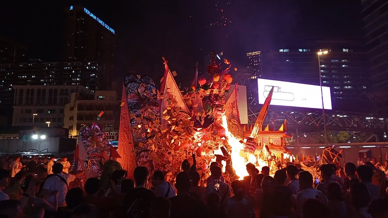 2025 Jalan Alor Hungry Ghost Festival (Burning of the Effigies)
