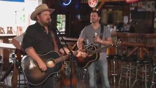 "Hangin' Out In Bars" - Randy Rogers & Wade Bowen LIVE