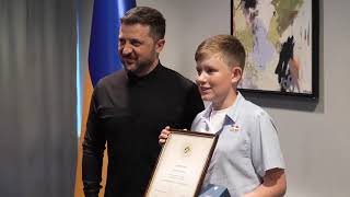 Відзнаку «Майбутнє України» вручив 11-річному волонтеру Єнсу Фогу Томсену з Данії президент України