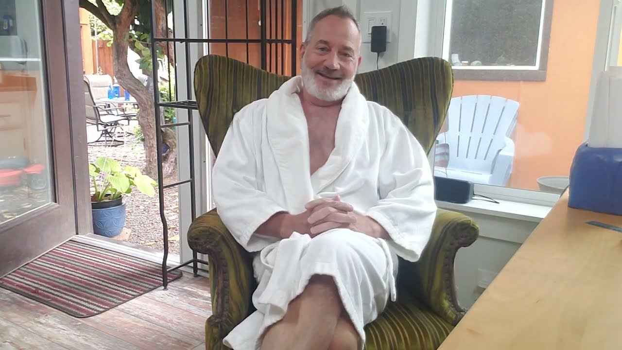 Late Nights:  They Make Me Cranky     The Cranky Old Gay Guy 8 24 2024