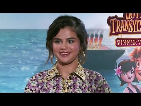 selena-gomez-reveals-she-used-to-be-protective-of-her-parents'-dating-lives
