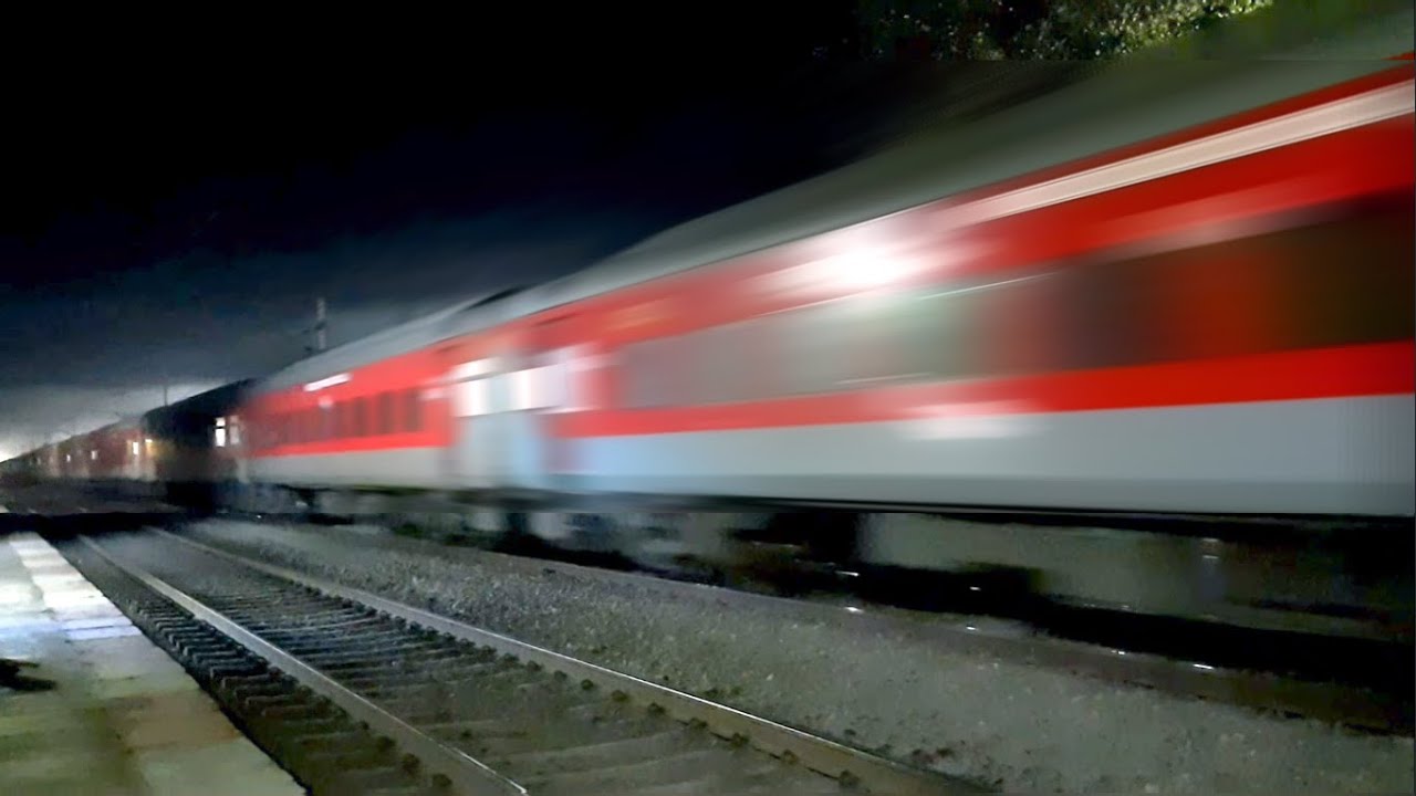 Night Railfanning at Pahleja! Speeding Rajdhani Gang towards New Delhi at 130 kmph speed!!