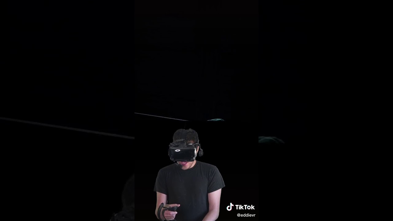 Eddie VR in fnaf VR and singing baby by Justin and singing it to circus