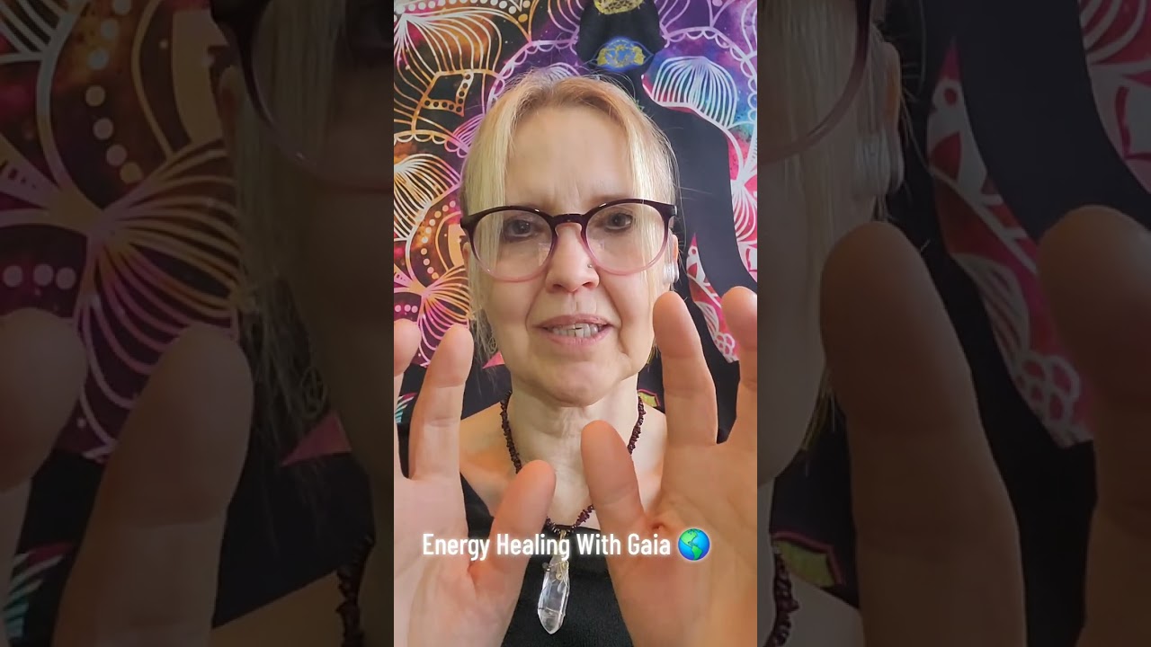 Energy Healing With Gaia 🌎 ##energyhealing #tarotreading #tarotreader 