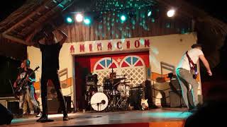 Куба, Варадеро, отель Villa Tortuga 3,  кубинская рок-группа исполняет мировые хиты