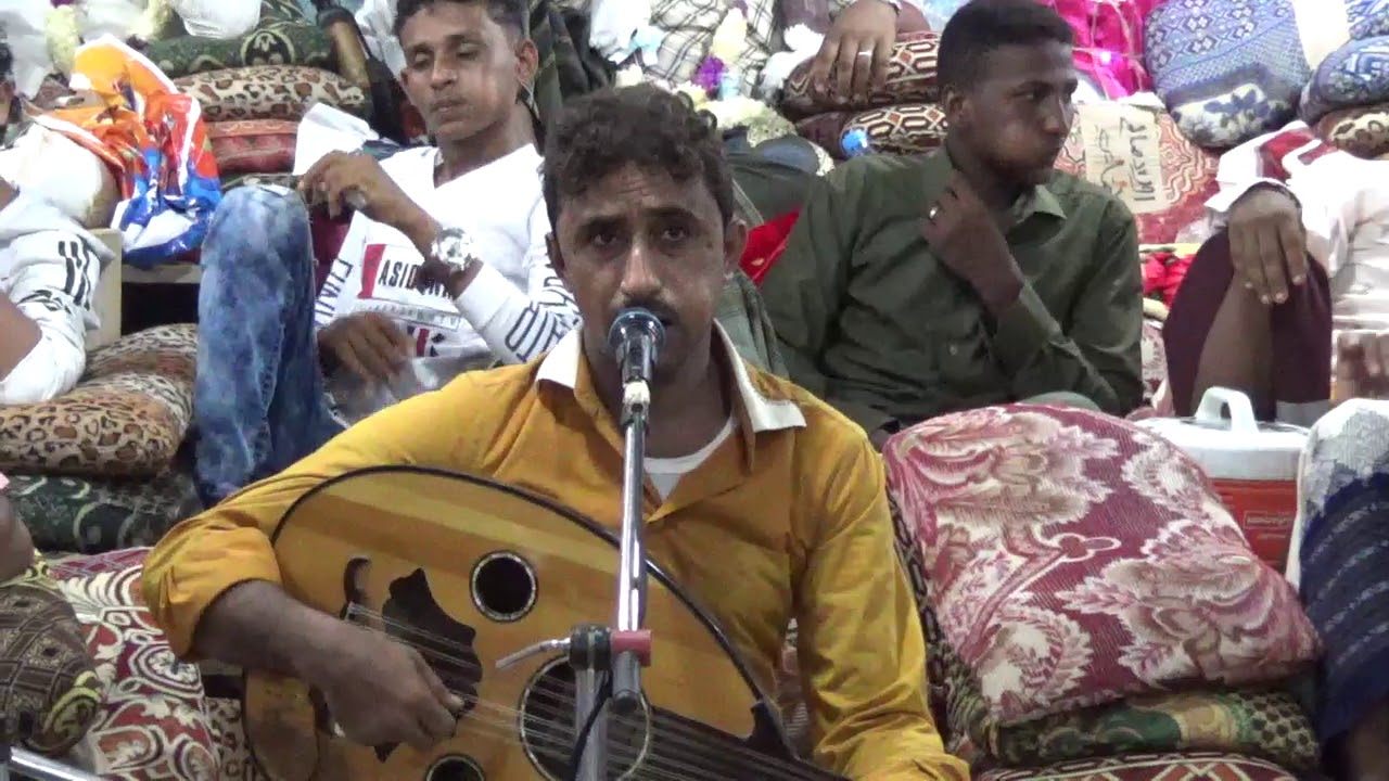 اصحاب هذا الزمن لا تركن لصحبتهم اداء الفنان عبدالله جاوي من افراح ال الهبل بالطويل