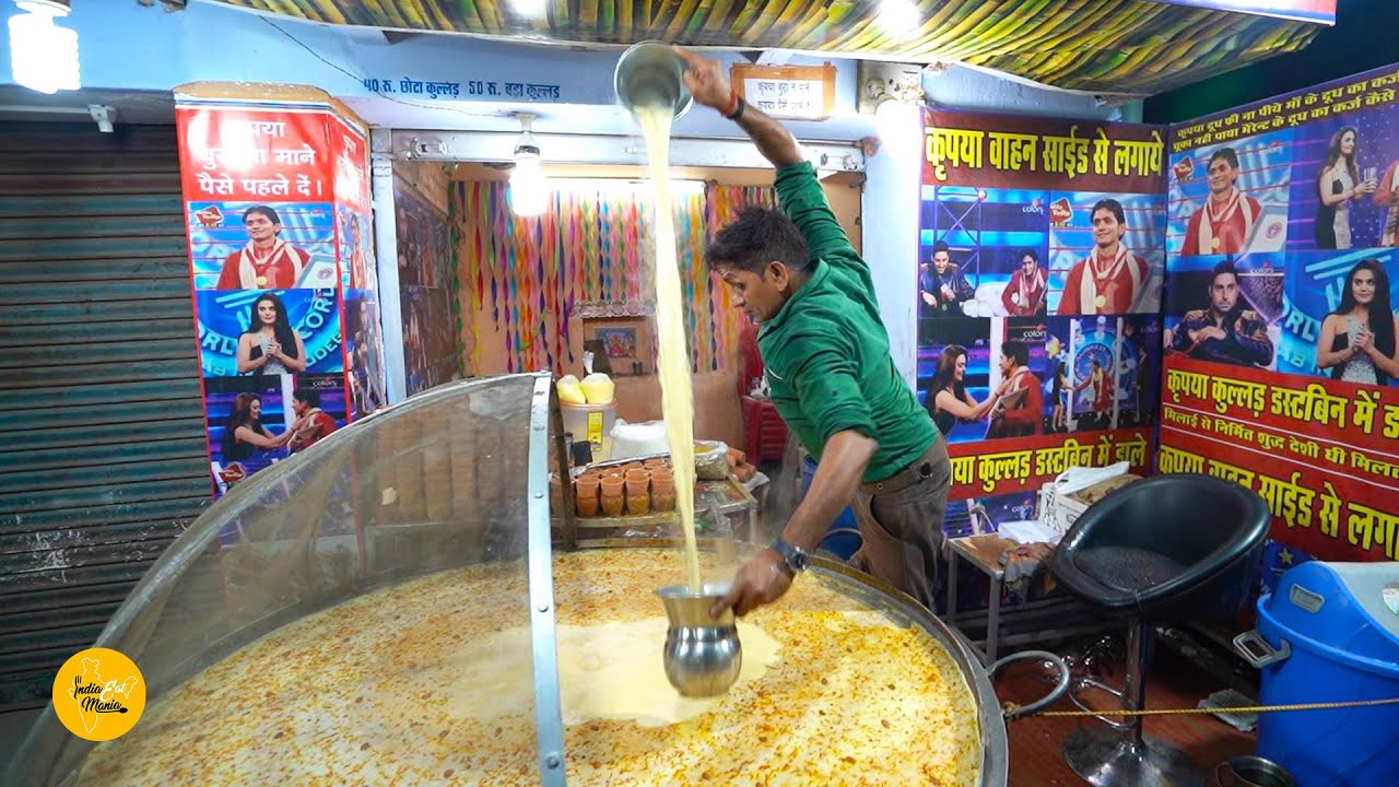 Guinness World Record Man Selling Kesariya Milk of Gwalior Rs. 40/- Only l Gwalior Street Food | INDIA EAT MANIA