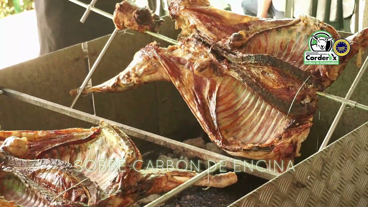EL Asado de Cordero con Carbón de #encina - YouTube