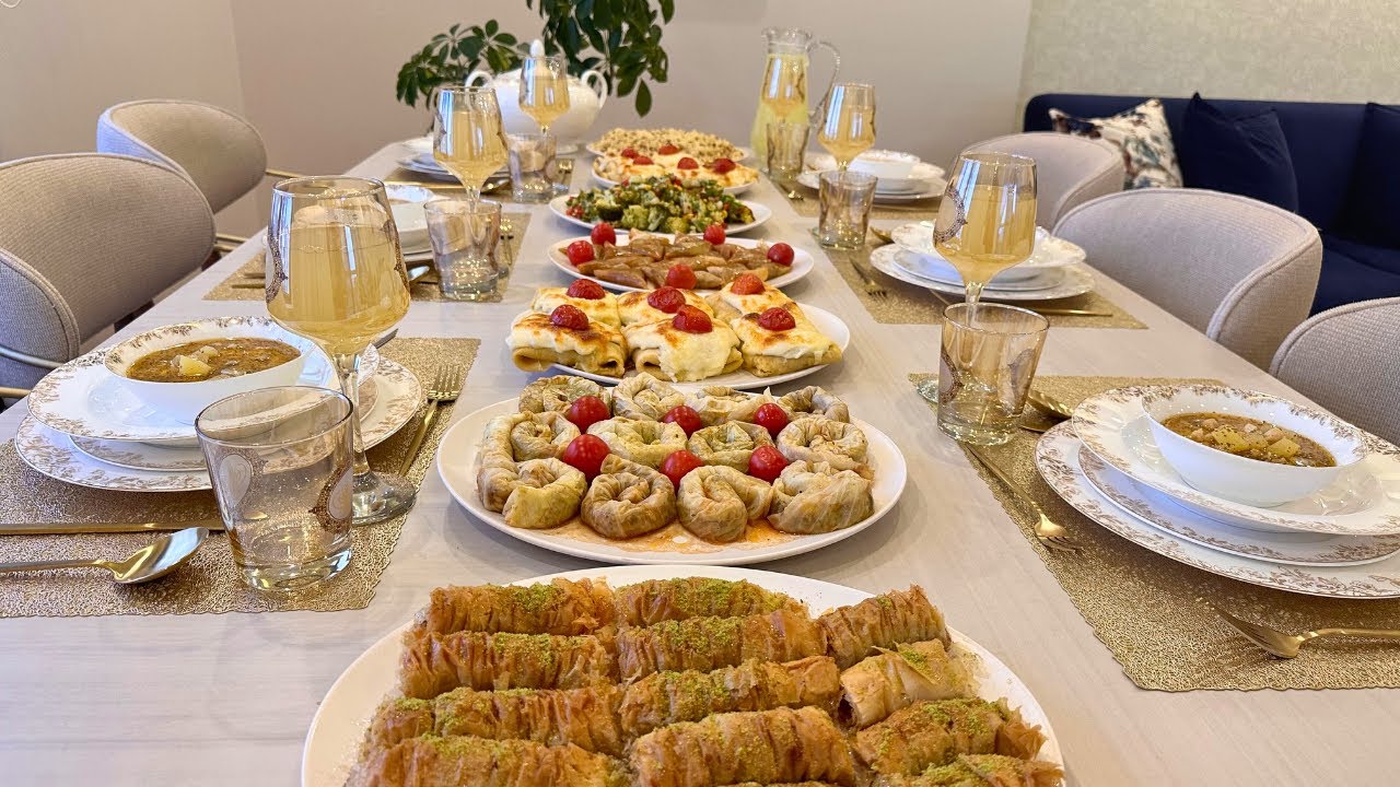 Переполненный гостевой стол | 8 разных рецептов на ужин: курица под соусом Башамель с блинчиками