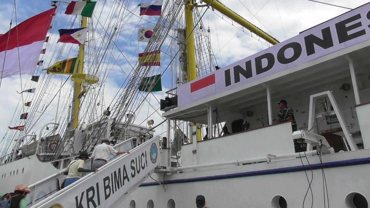 インドネシア海軍 練習帆船「ビマ・スチ」KRI BIMA SUCI 一般公開 阪神