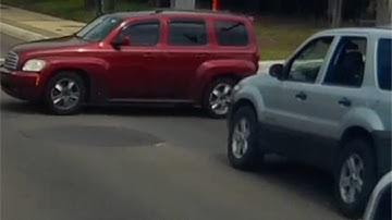Red Light Runner almost causes crash Jacksonville Florida