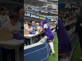 Isaiah Rodgers taking time for Vikings Fans in Los Angeles 🤝