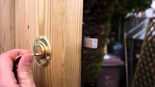 A video showing how the Cays / Gatemate locks work. http://www.hbhwoodengates.co.uk/index.php/accessories/cays-gate-locks.