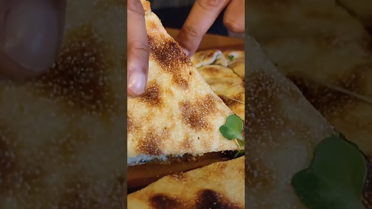 MEDFOUNA🍕_ A Moroccan Pizza @ ROASTOWN Global Grill!!😍😋🤤👌🏻👍🏻❤️