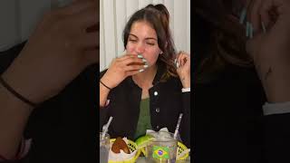 Gringa comendo coxinha pela primeira vez 👀🇺🇸