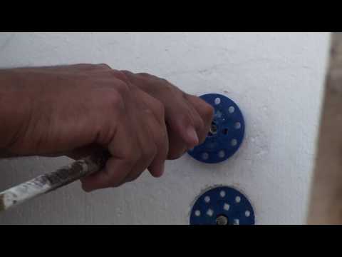 Гвоздь от Бийского дюбеля спокойно пробивает любую доску, дюбеля на фасаде