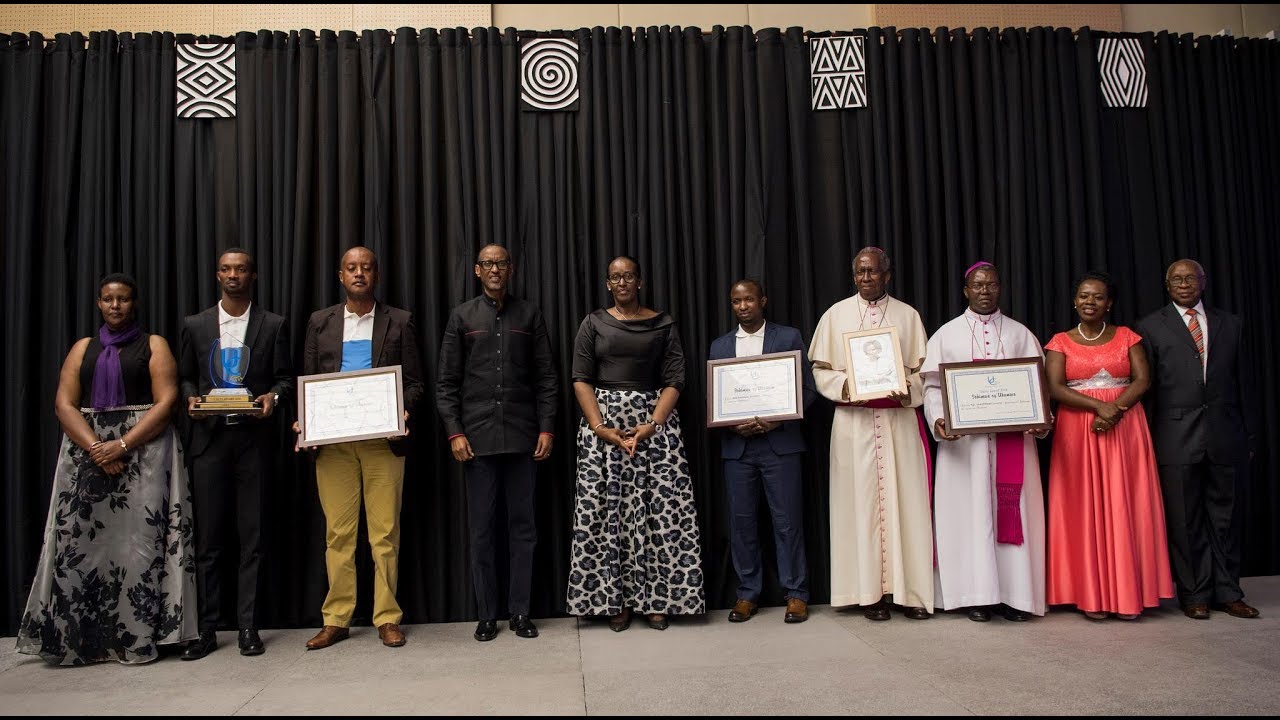 Perezida Kagame na Madamu basuhuza Abarinzi b\u0027Igihango, 2018.