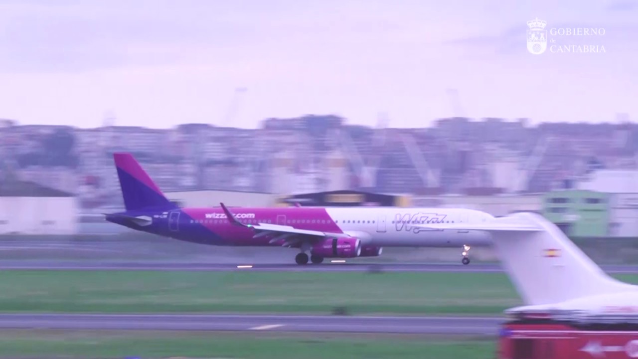 El aeropuerto Seve Ballesteros estrena nueva ruta a Varsovia (Polonia)