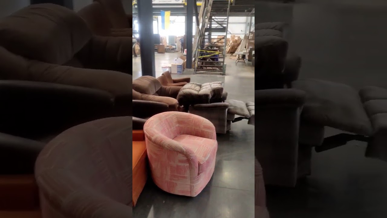 допомога українцям в Канаді безкоштовний склад меблів 15330 114 Ave NW