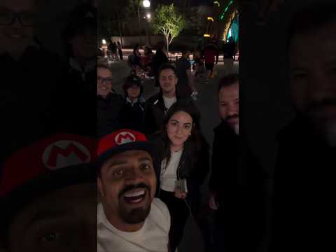 Os brasileiros procurando o Tirullipa pra tirar foto no Universal Park