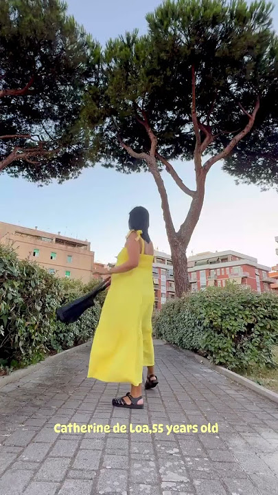 Turn around,Yellow Girl🌼