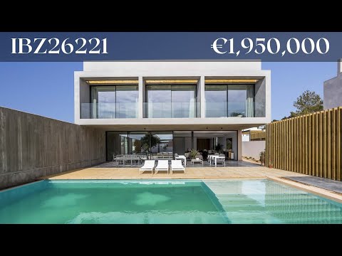 Excellent 4-bedroom villa with private pool and solarium in Ibiza