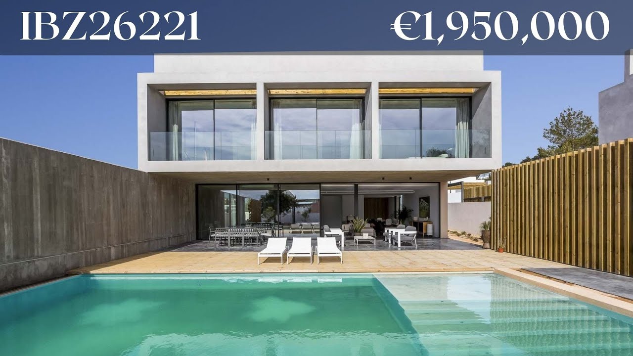 Excellent 4-bedroom villa with private pool and solarium in Ibiza