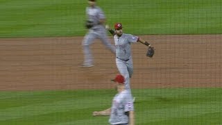 CIN@STL: Suarez makes barehanded play to nab Diaz