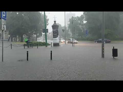 Wideo: Tropikalna Burza Michaela Wkrótce Będzie Huraganem Michael. Zobacz Jego ścieżkę I ślad