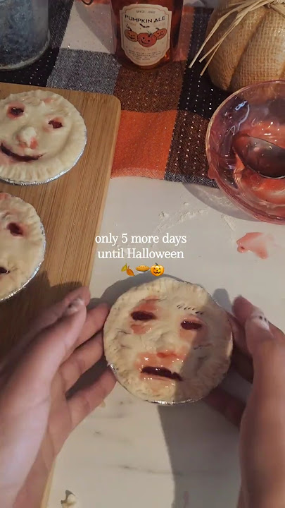 mini face pies 🥧🎃 #halloweenbaking #salma_ana
