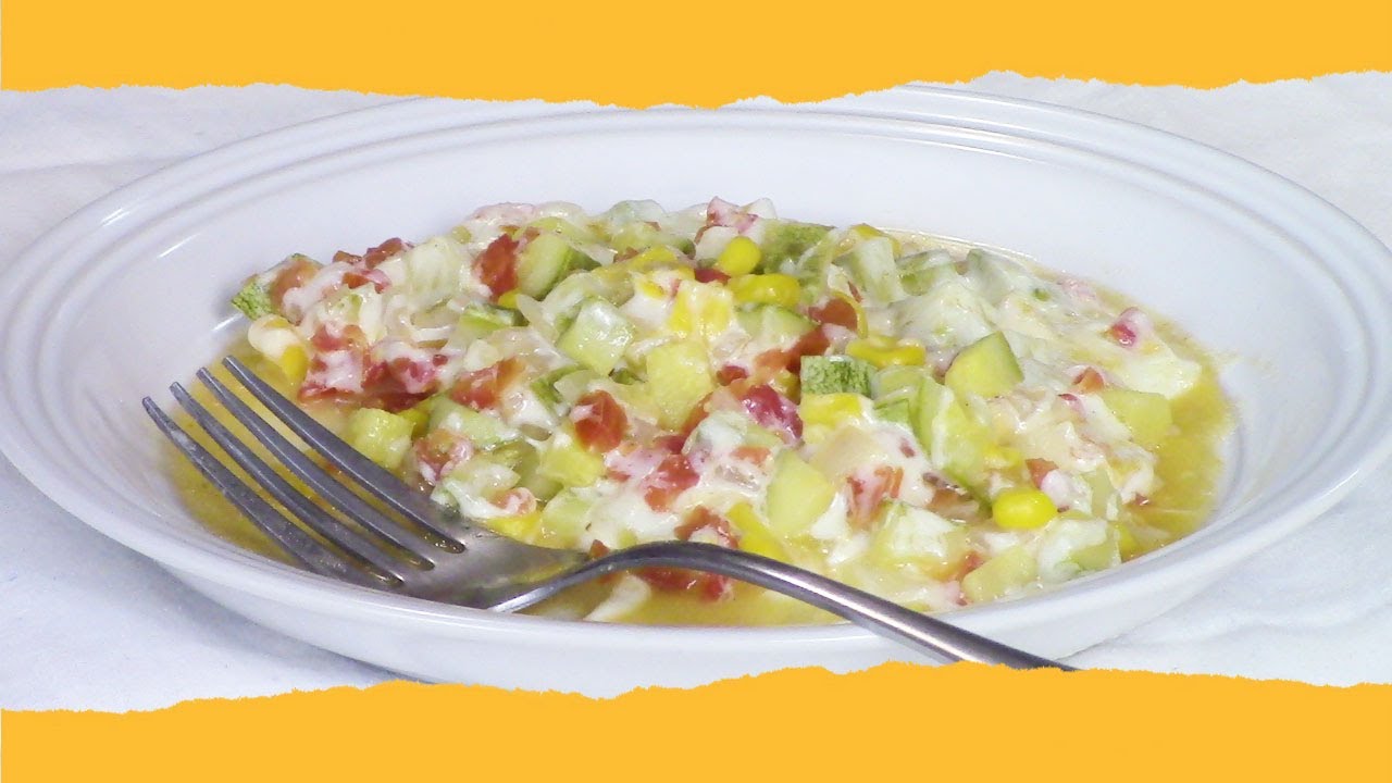 Calabacitas con Queso - Cocinando en Familia - Zucchini with Cheese.