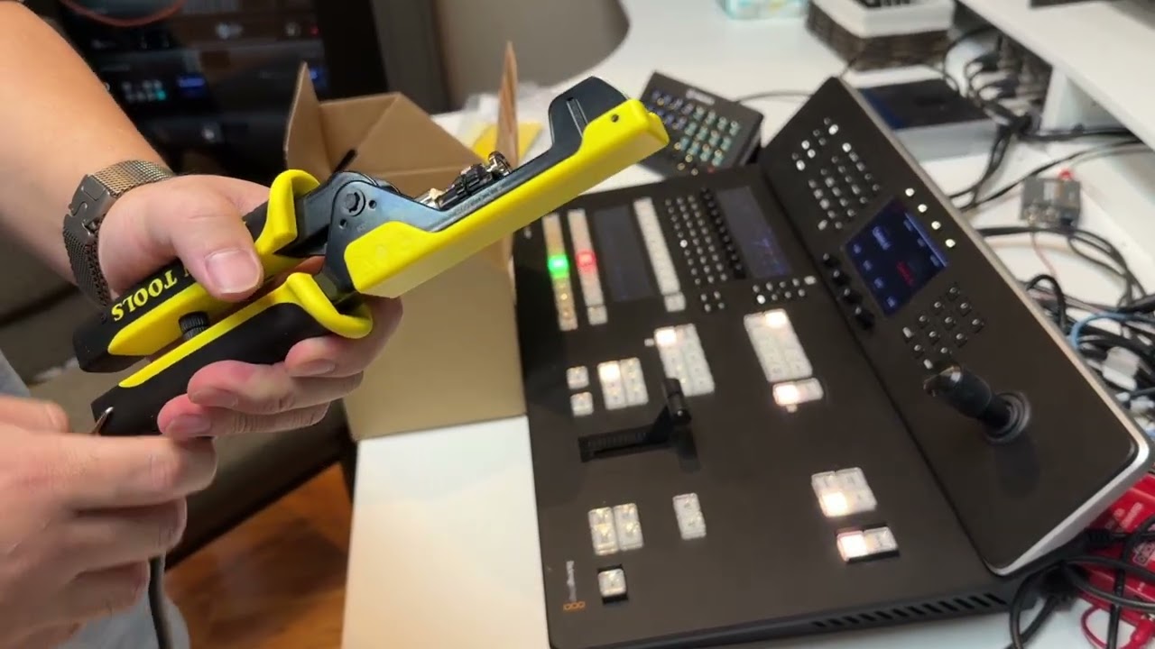 SDI 라인 커넥터 교체 방법 (How to Replace an SDI Line Connector)