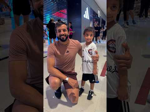 مع رائد الفضاء على الأرض في جري دبي مول