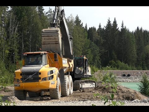 volvo-ec460blc-&-jcb-js330lc-loading-volvo-a35g-&-volvo-a25d