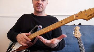 Mark Knopfler right hand technique explained - Lesson