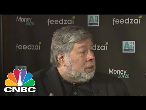 Apple Co-Founder Steve Wozniak Says He Won't Be Upgrading To The iPhone X Right Away | CNBC